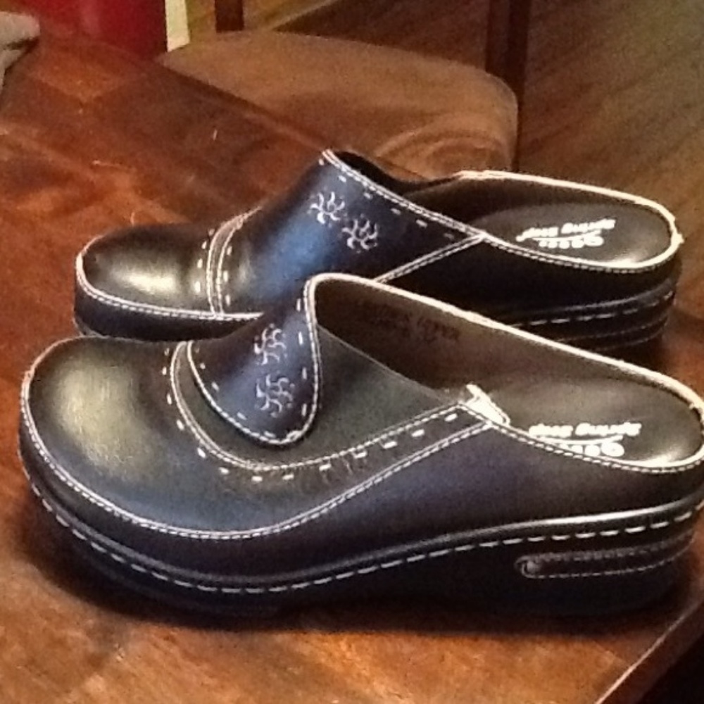 Spring Step Clogs